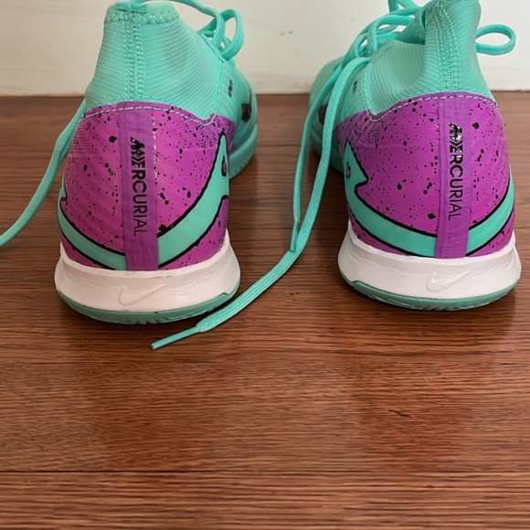 Women’s Size 8.5 Nike Mercurial Vapor 15 Academy Court Low-Top Soccer Shoes - Picture 4 of 6